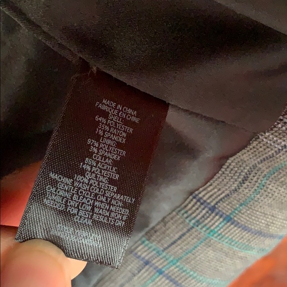 Guess Quilted Vest w/removable Faux Fur Collar - Picture 6 of 8